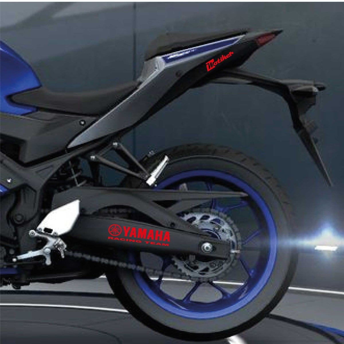 Yamaha Racıng Team Yazılı Kırmızı Arka Maşa Sticker Etiket Modeli