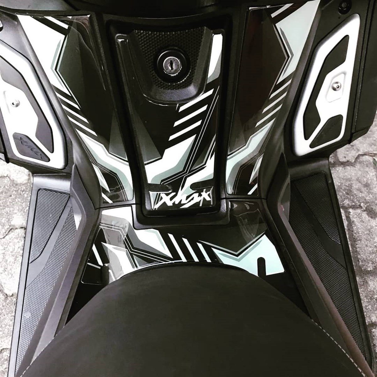 Yamaha XMAX Tank Pad Damla Sticker Etiket Modeli