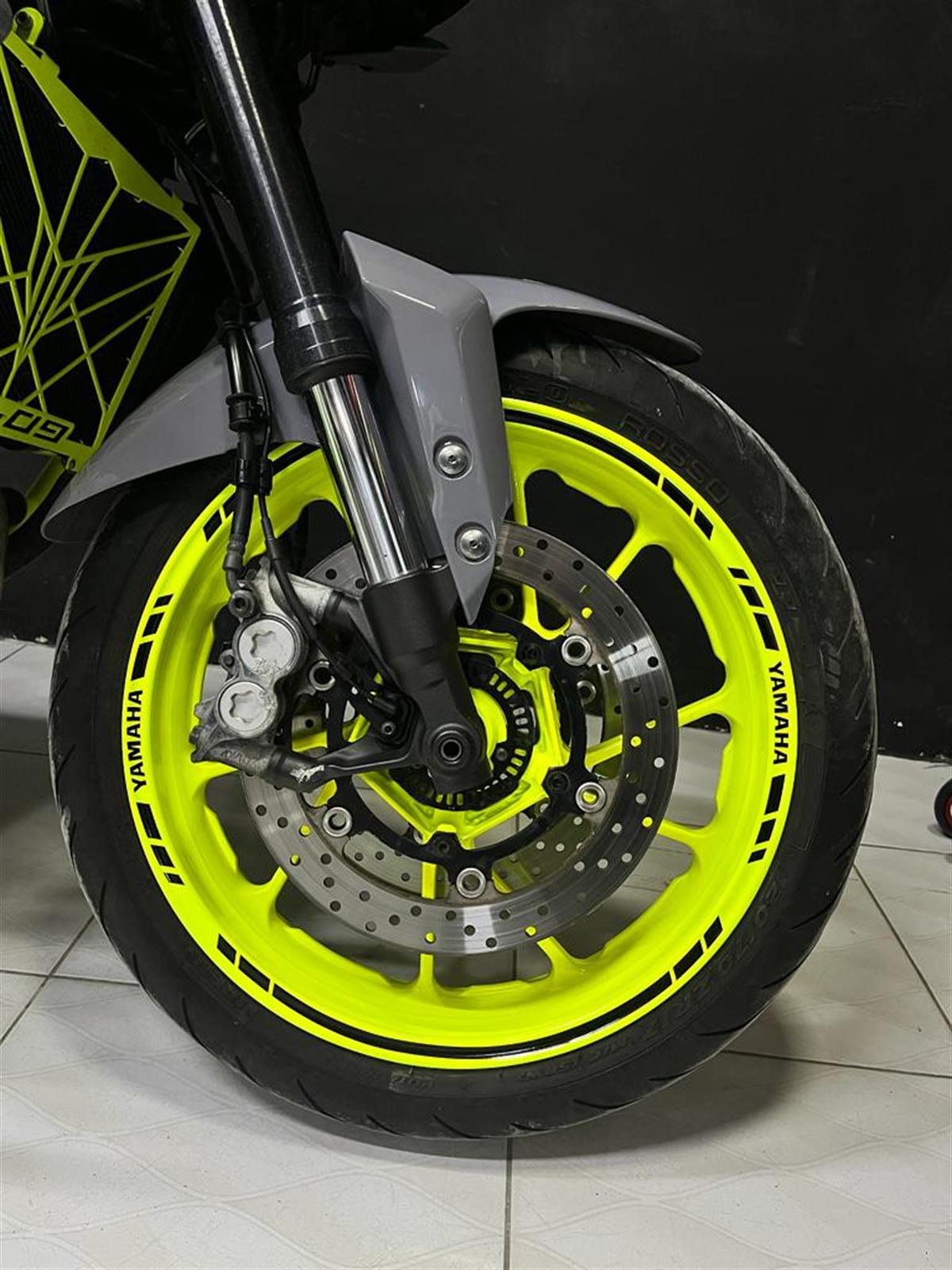 Yamaha Yazılı Kısa Yazısız Uzun Dış Şerit 16'lı Çift Renk Jant Sticker Modeli