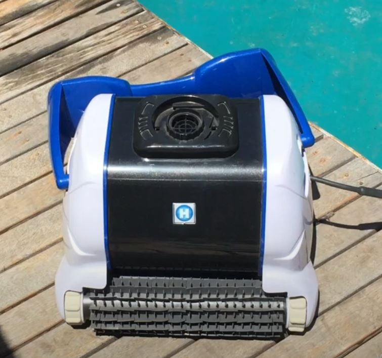 Hayward Tiger Shark Robot Havuz Süpürgesi 1