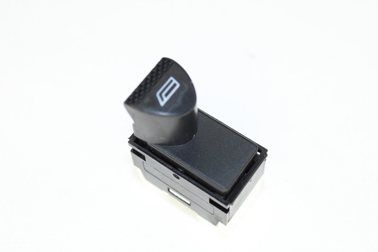 98809717T - (ELT0234) ANAHTAR(DUGME)CAM ACMA SOL DIS(BEYAZ)PALIO-ALBEA(11522505) / TRITON