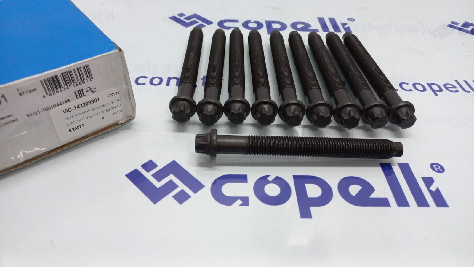 VIC-143208801 - SILINDIR KAPAK SAPLAMASI TK 1.9D-R19-R21-F8Q-F9Q-1.9D MEGANE-KANGO / VICTOR