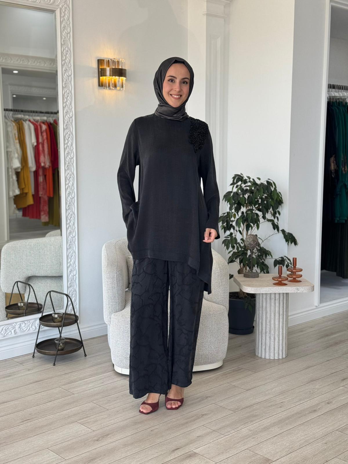 Nurcan Çetin Taş Detaylı Leopar Desenli Pantolonlu Takım 25531