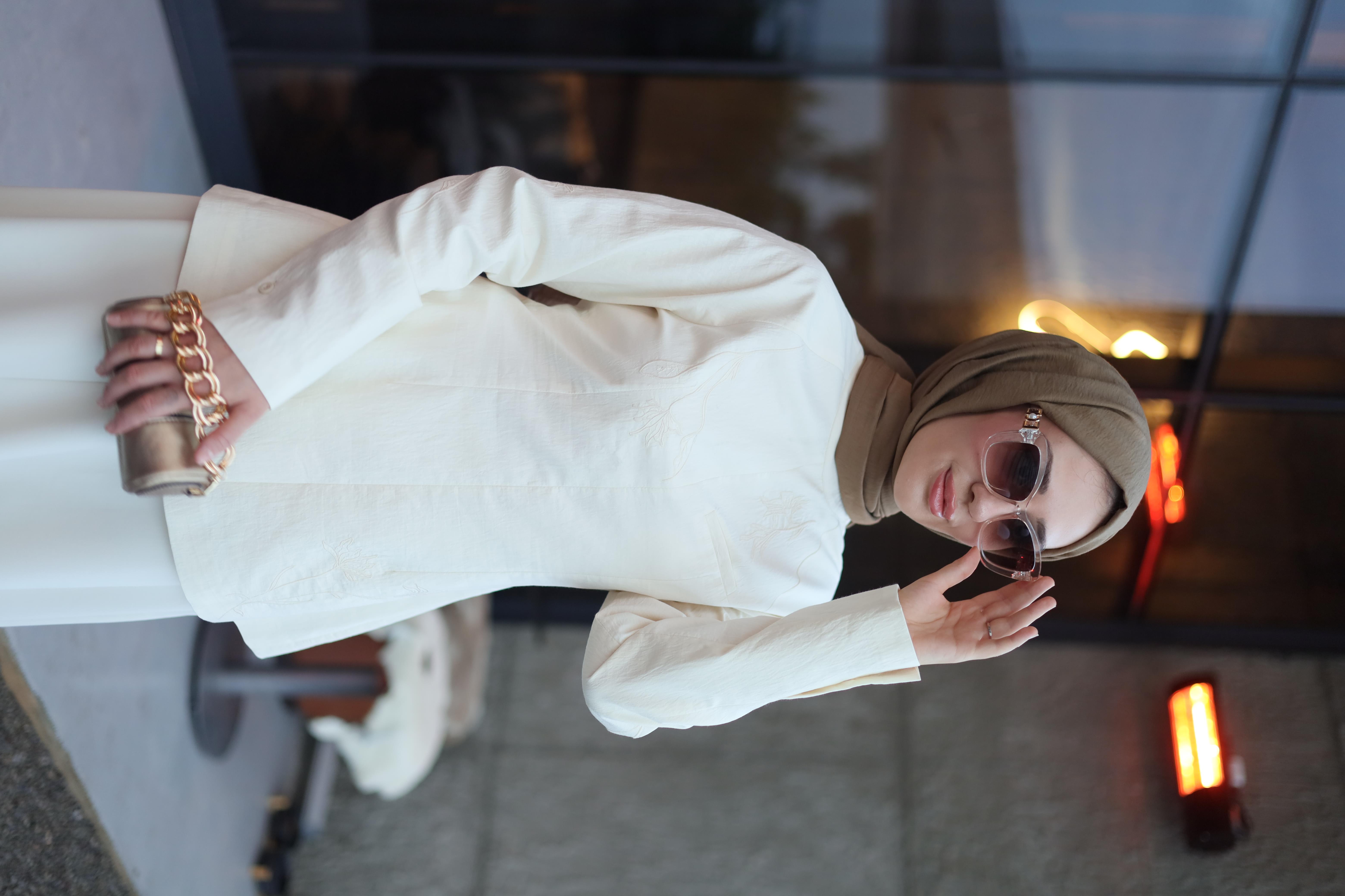 QOOQ Ekru Bluz 26fw210