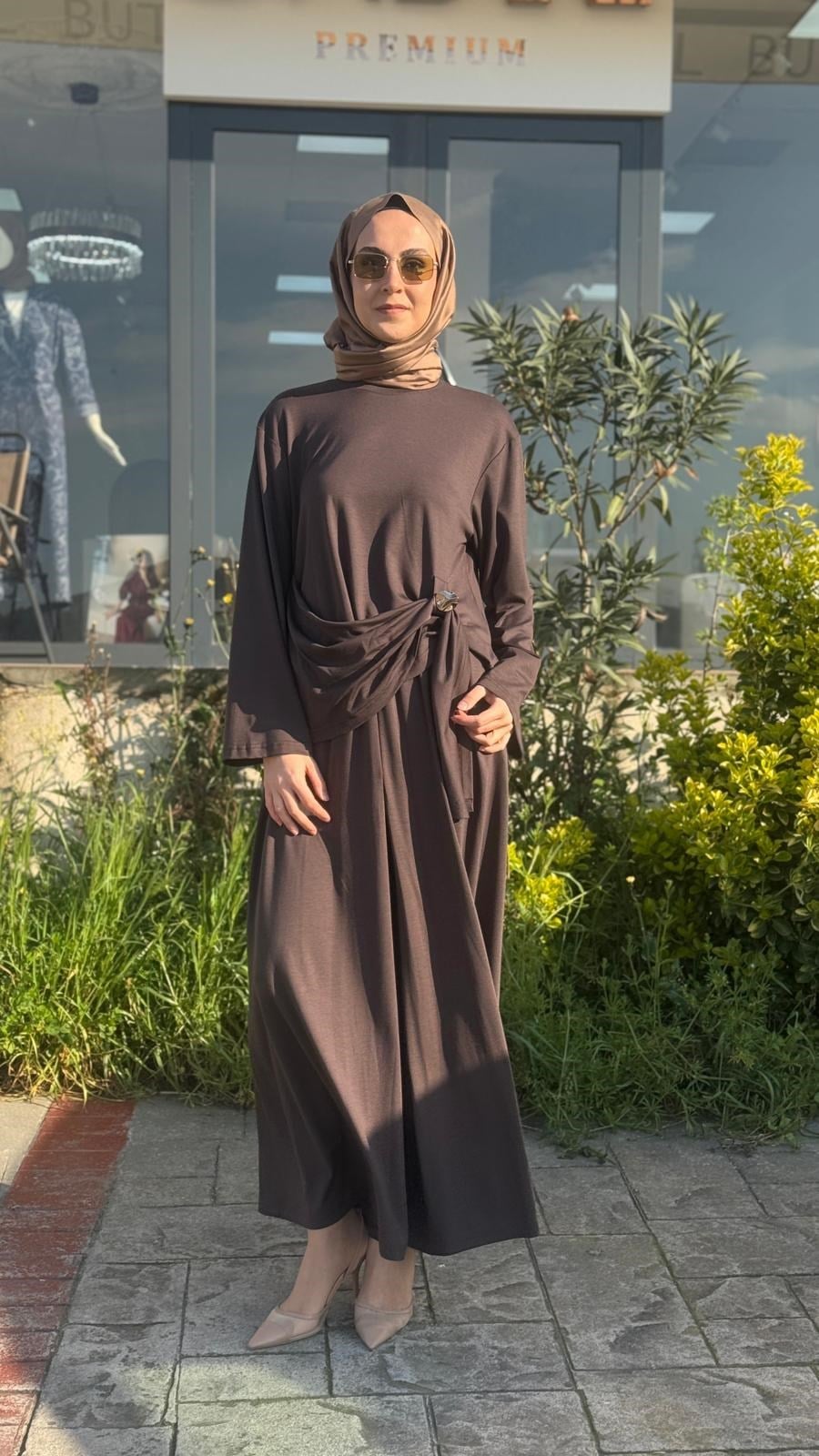 Almarwah Drapeli Broş Detaylı Pantolonlu Takım 202946