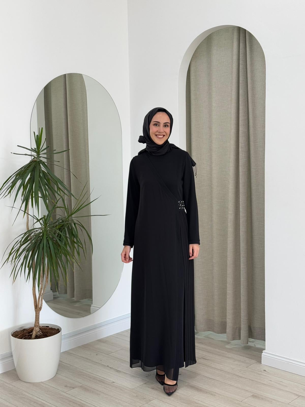 Almarwah Pilise Detaylı Elbise Siyah 90478