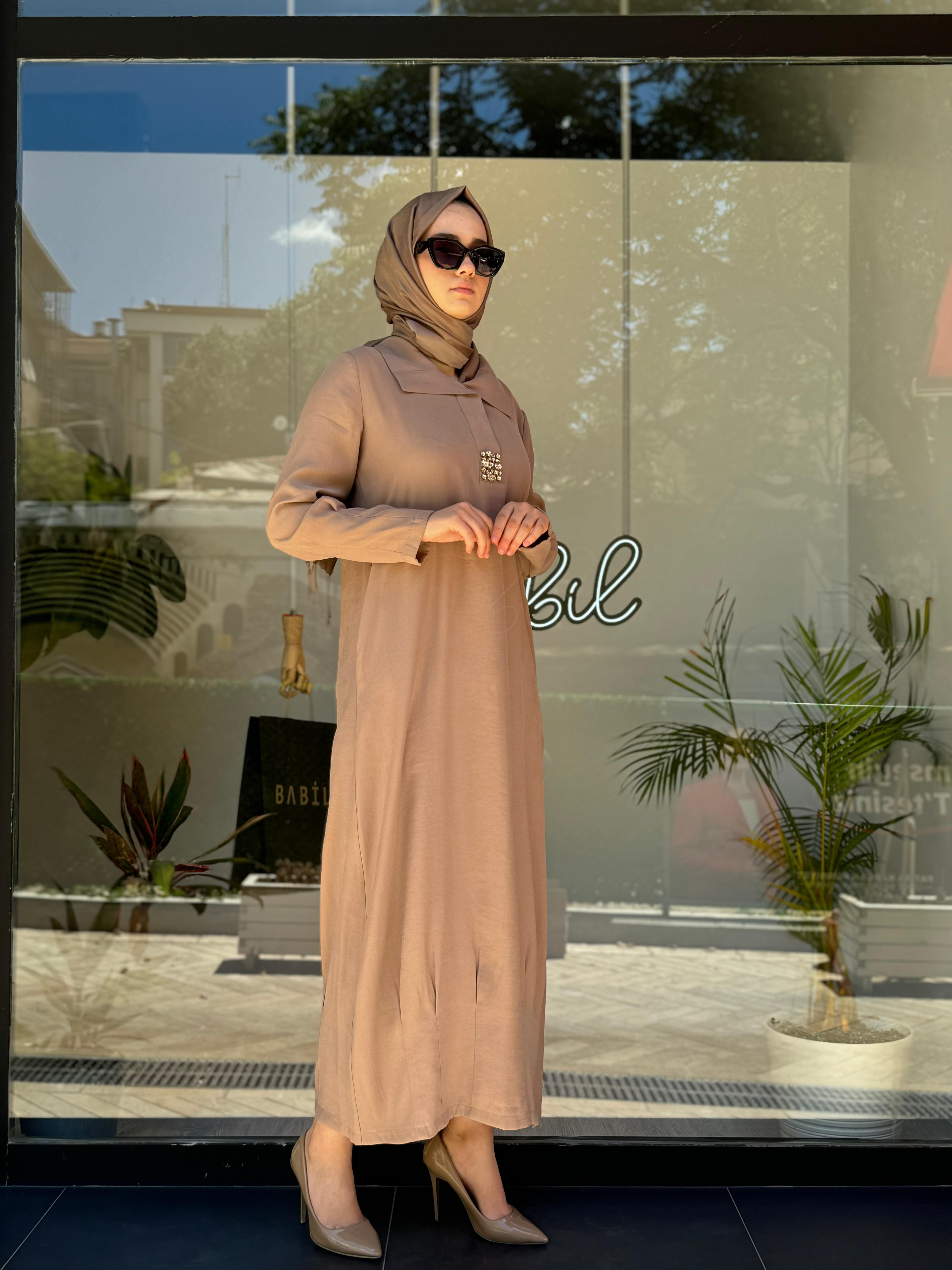 Almarwah Taş Detaylı Tensel Elbise Bej 303760