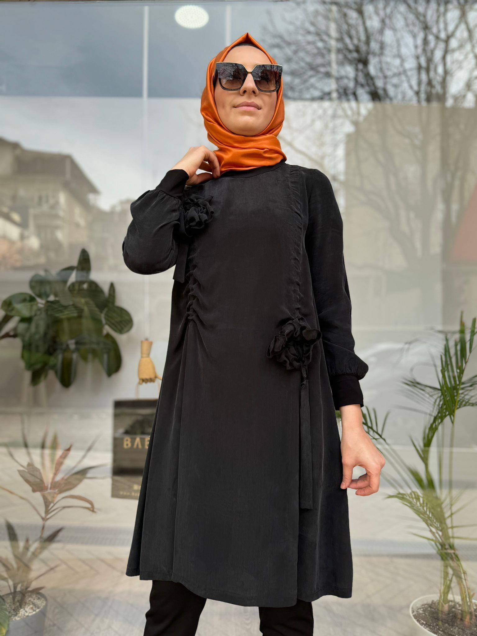 Misswhence Gül Detaylı İpek Tunik Siyah 34026