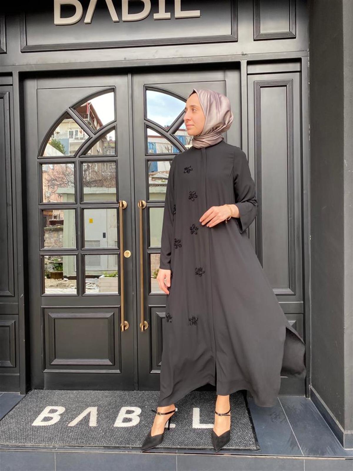 Nurcan Çetin Çiçek Detaylı Siyah Ferace 6903 - Babilbutik
