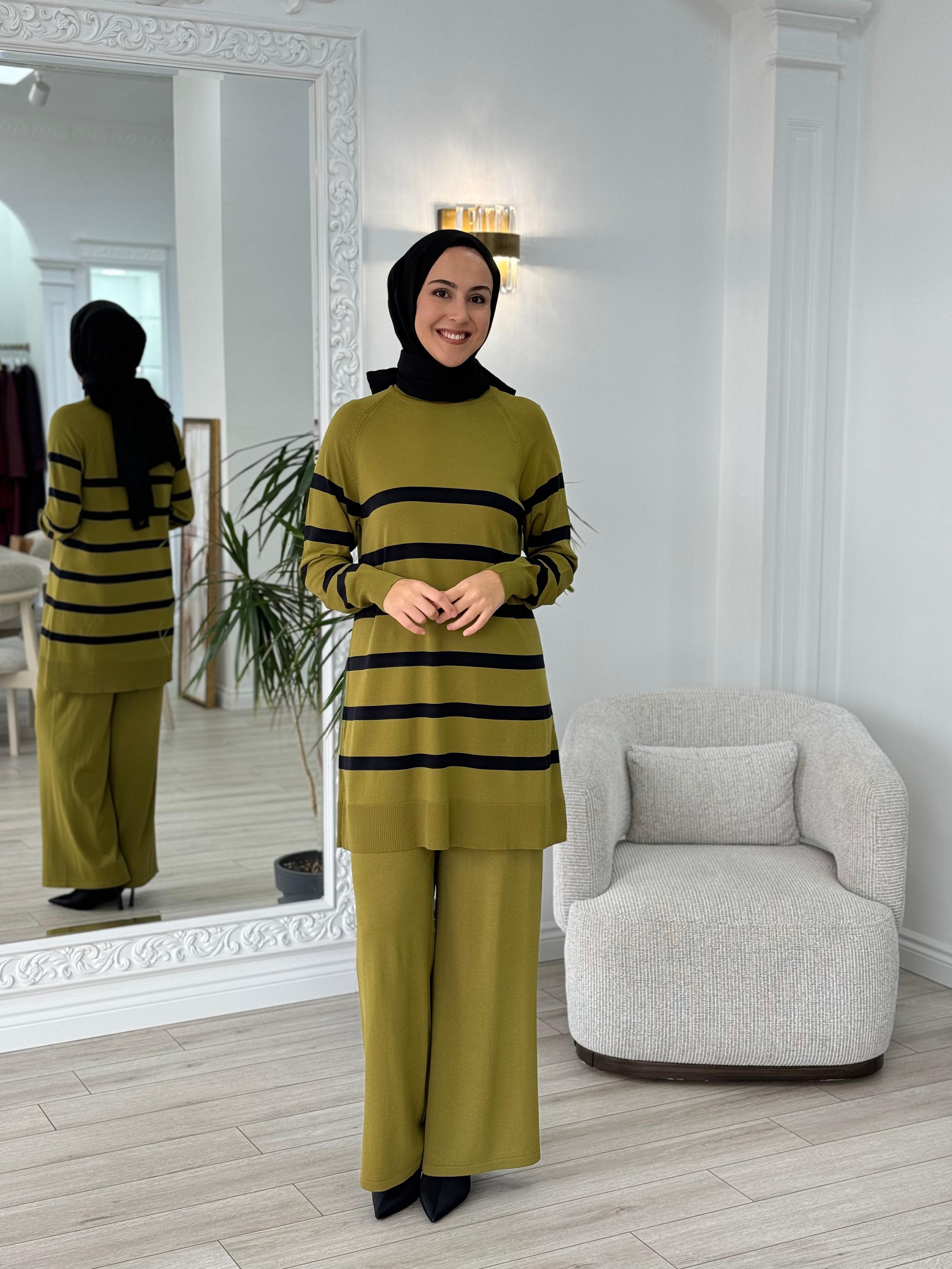 Nurcan Çetin Çizgili Triko Takım Yağ Yeşili nç016