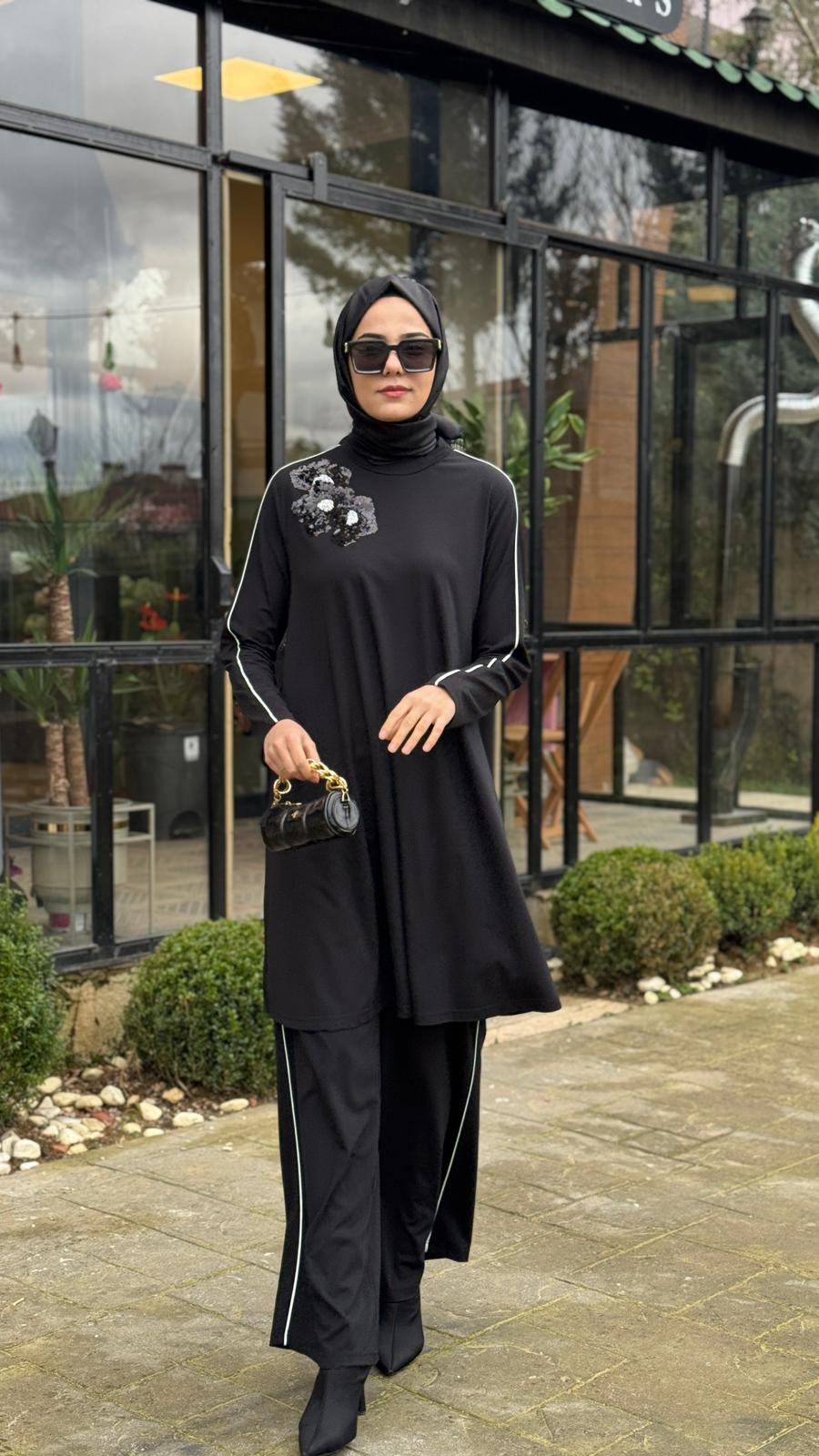 Nurcan Çetin Işıltılı Çiçek Detaylı Spor Takım 26437
