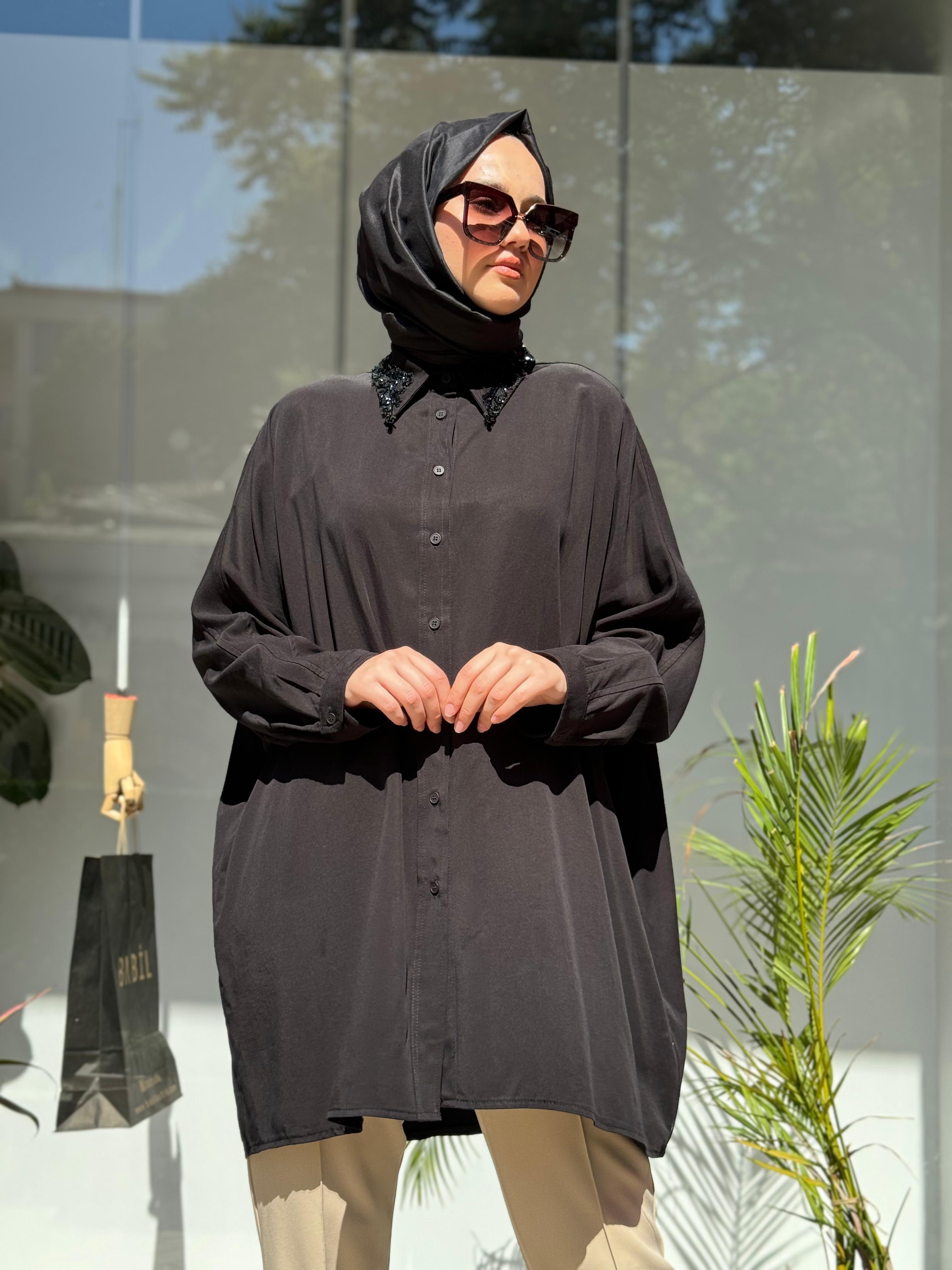 Nurcan Çetin Tensel Yakası Taşlı Tunik Siyah 24317