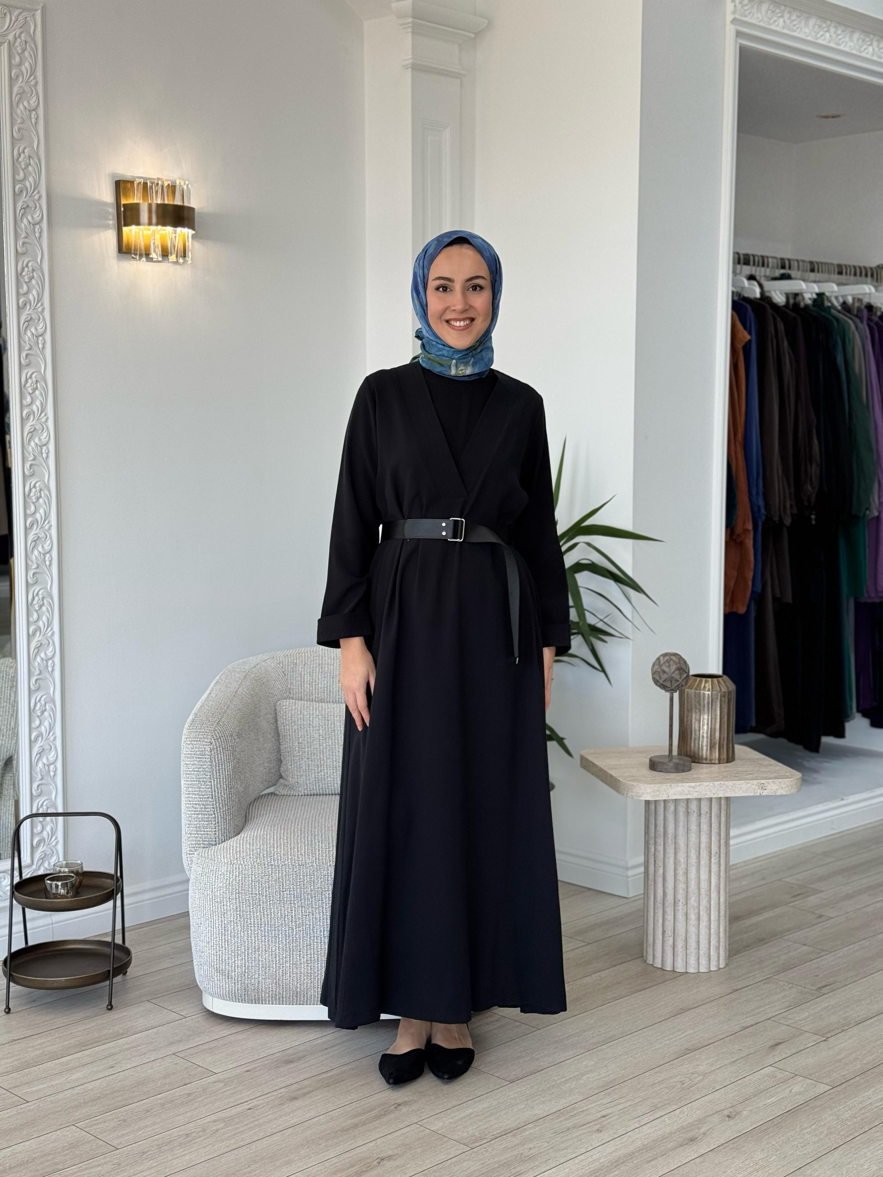 Nurcan Çetin V Yaka Kemerli Elbise Siyah 25112