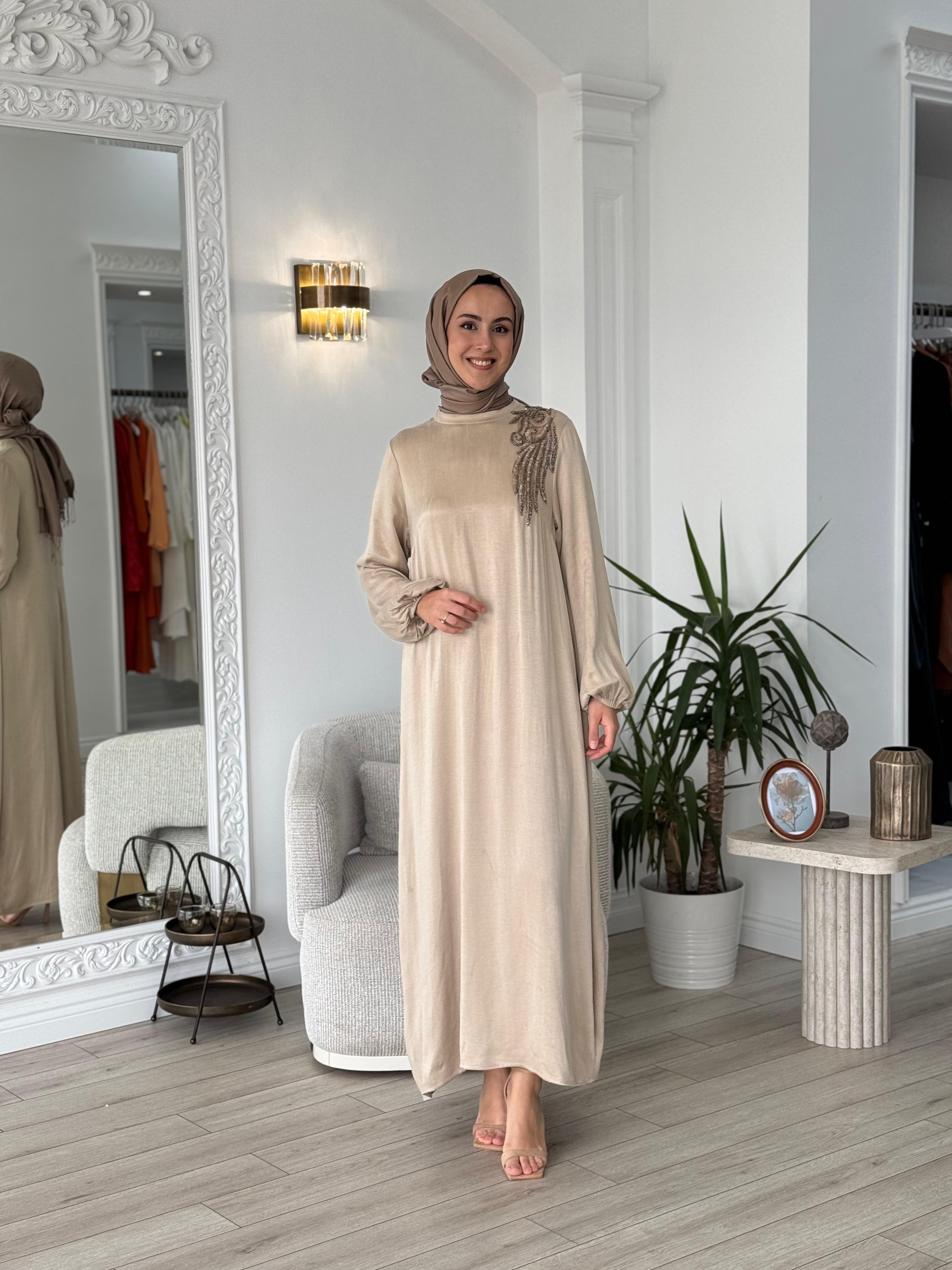 Nurcan Çetin Yaka Detaylı Elbise 25136