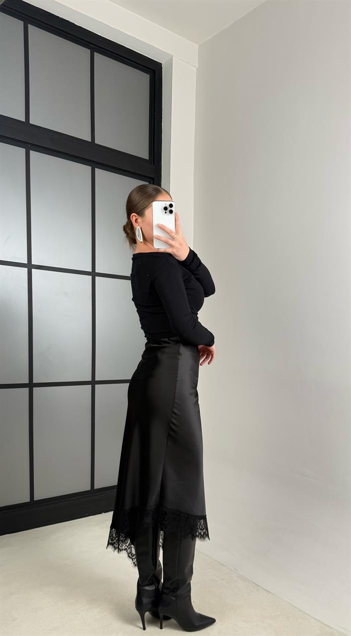 Siyah Dantel Detaylı Asimetrik Kesim Saten Etek GAUS-00860