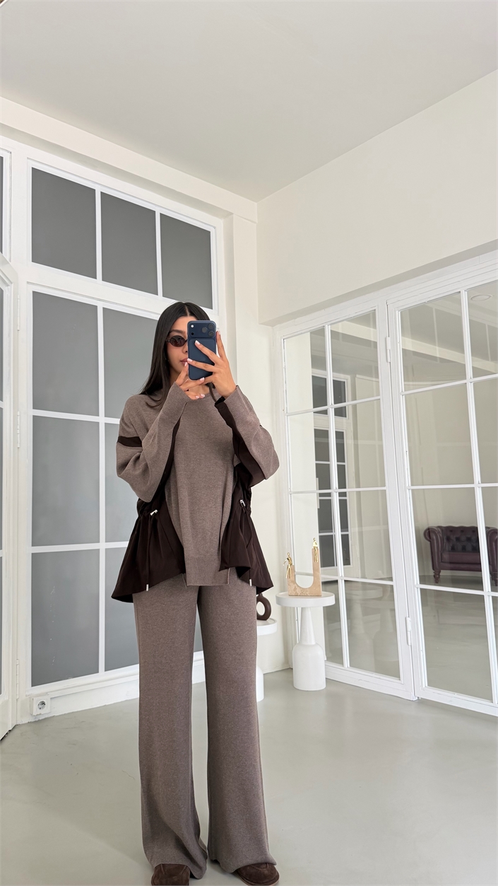 Kahve Paraşüt Kumaş Detaylı Beli Ayarlanabilir Kazak Pantolon İkili Triko Takım GAUS-02075