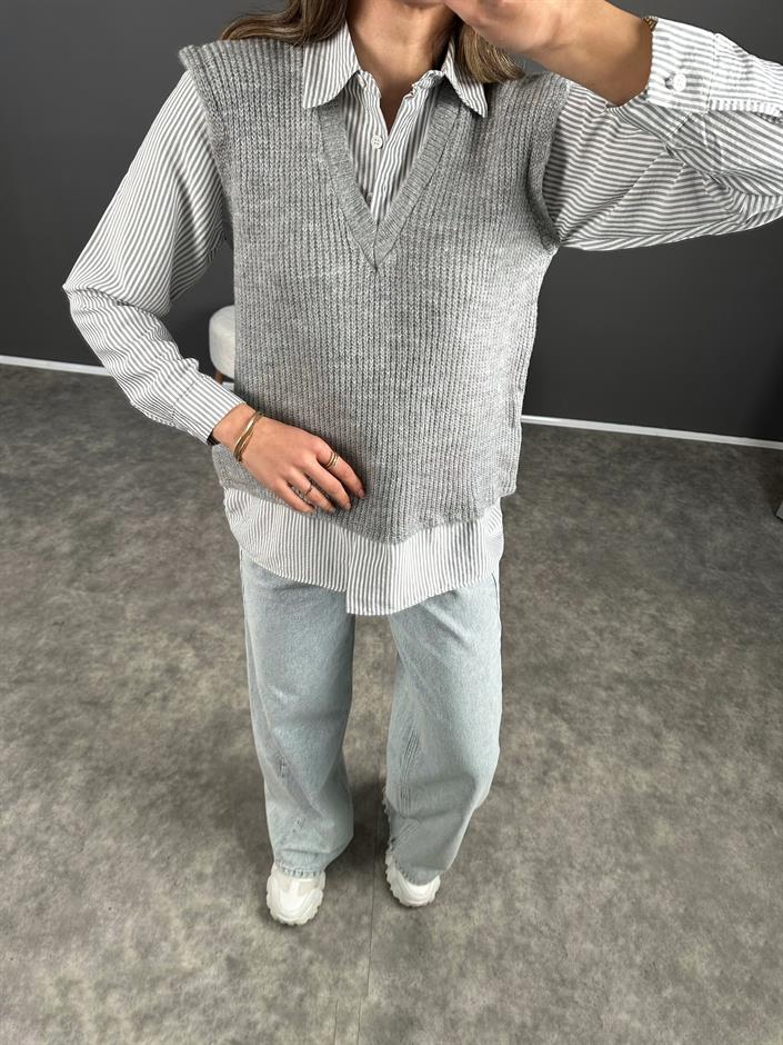 Gri Süveterli Çizgili Gömlek