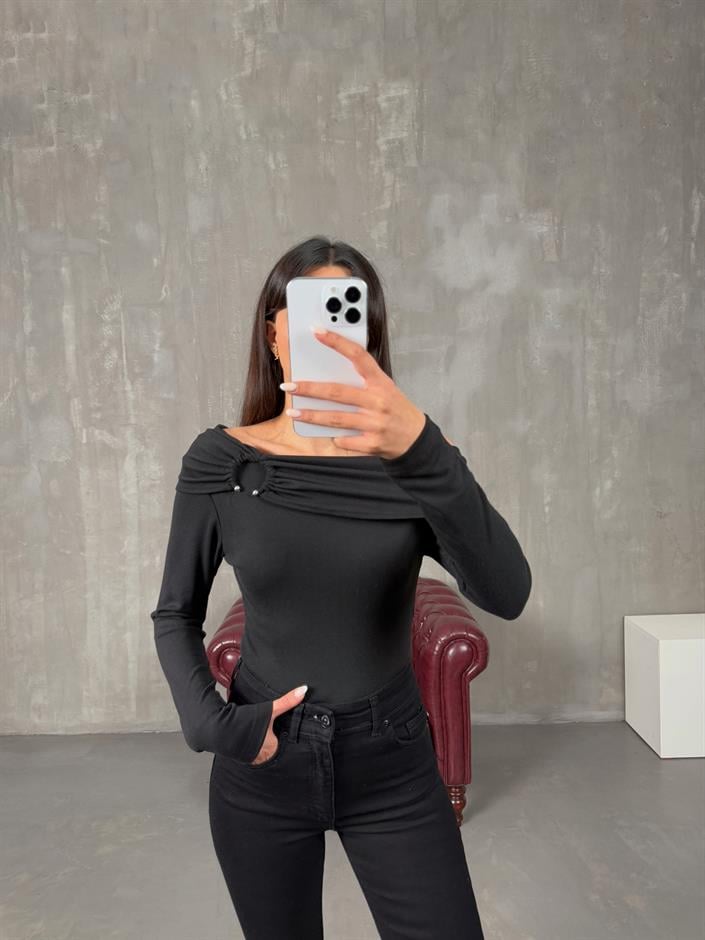 Maron Siyah Madonna Yaka Halka Detaylı Bluz