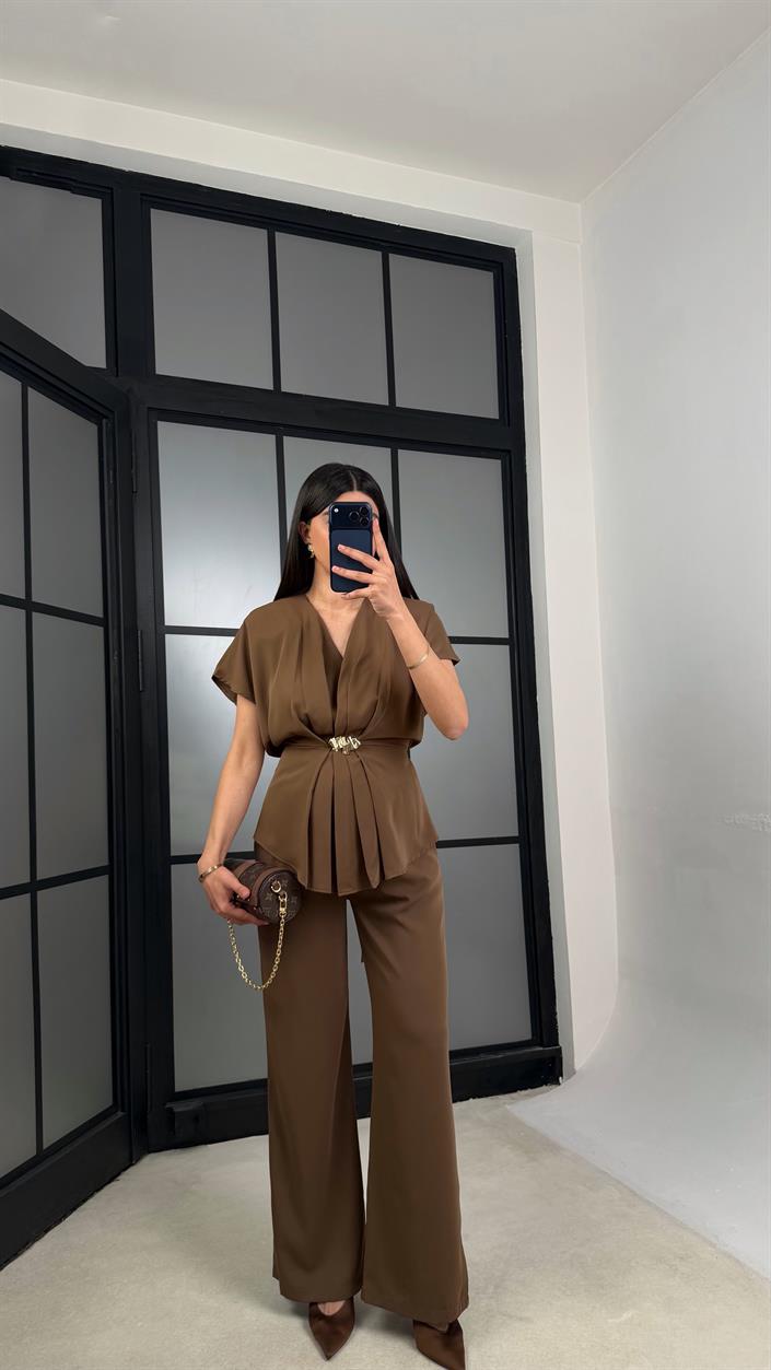 Kahve Gold Toka Detaylı Vatkalı Bluz Beli Lastikli Pantolon İkili Takım GAUS-01344