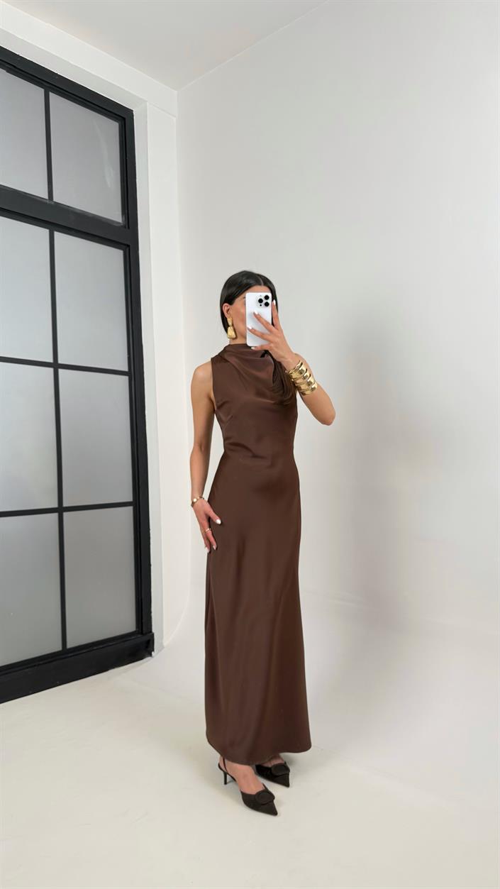 Kahve Yaka Drapeli Saten Elbise Gaus00364
