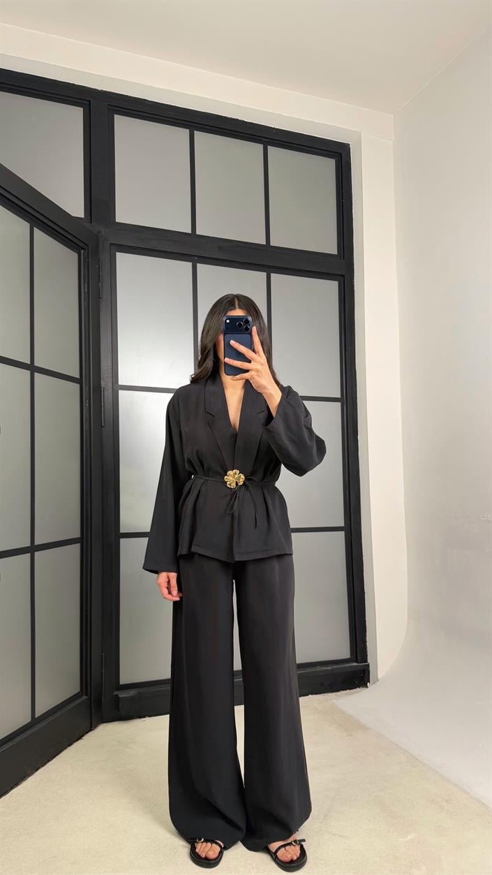Siyah Broş Detaylı Kimono Beli Lastikli Pantolon Takım GAUS-01345