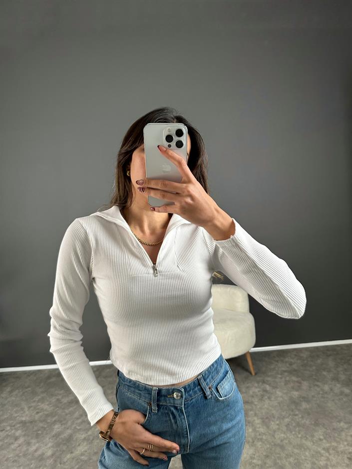 Beyaz Fermuarlı Triko Crop
