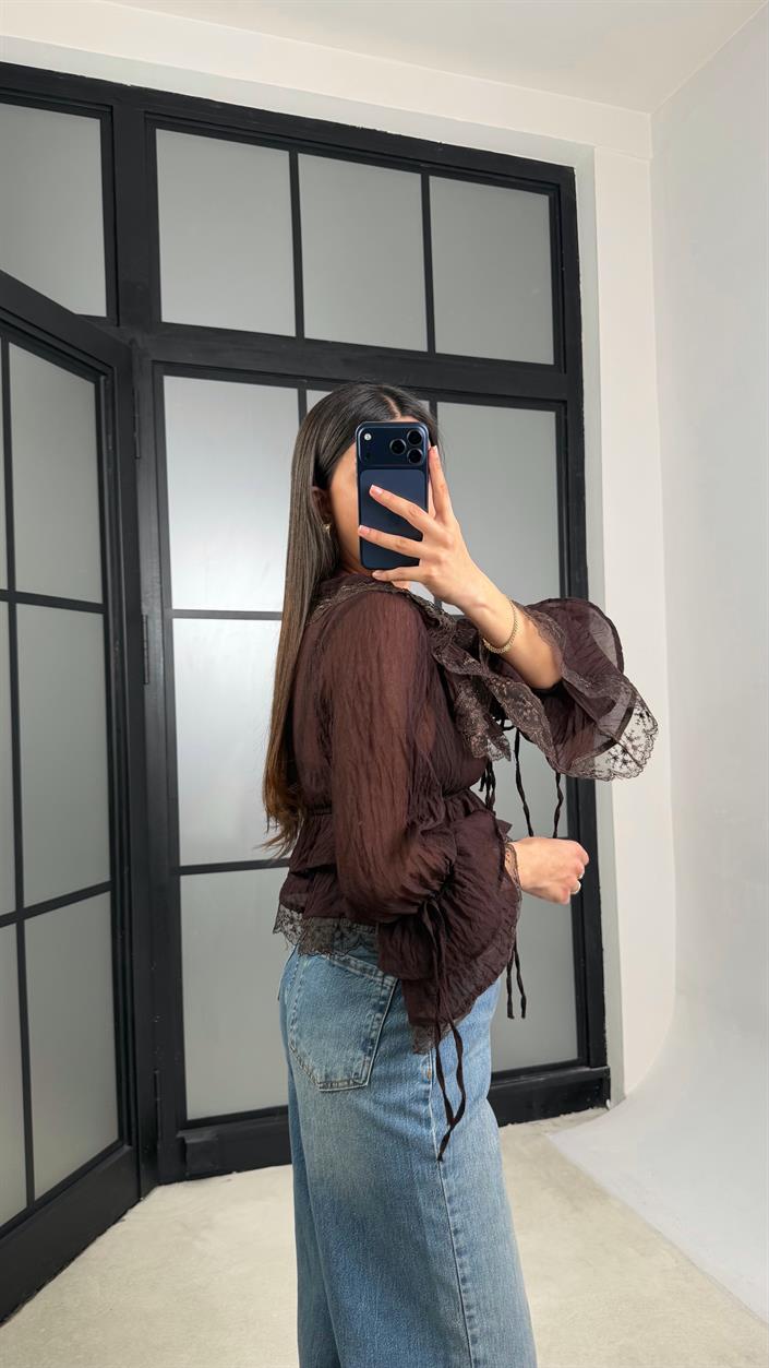 Acı Kahve Fırfır Detaylı Transparan Bluz GAUS-01343