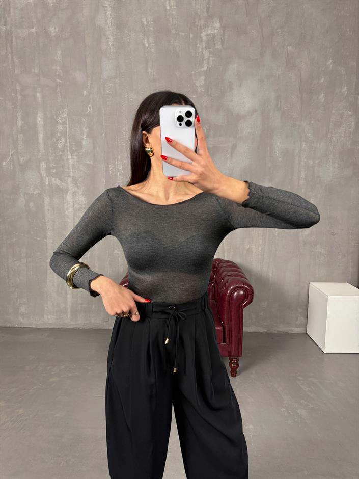 سيمون بلوزة شفافة أنثراسايت بياقة مادونا مكافئ لإم دي