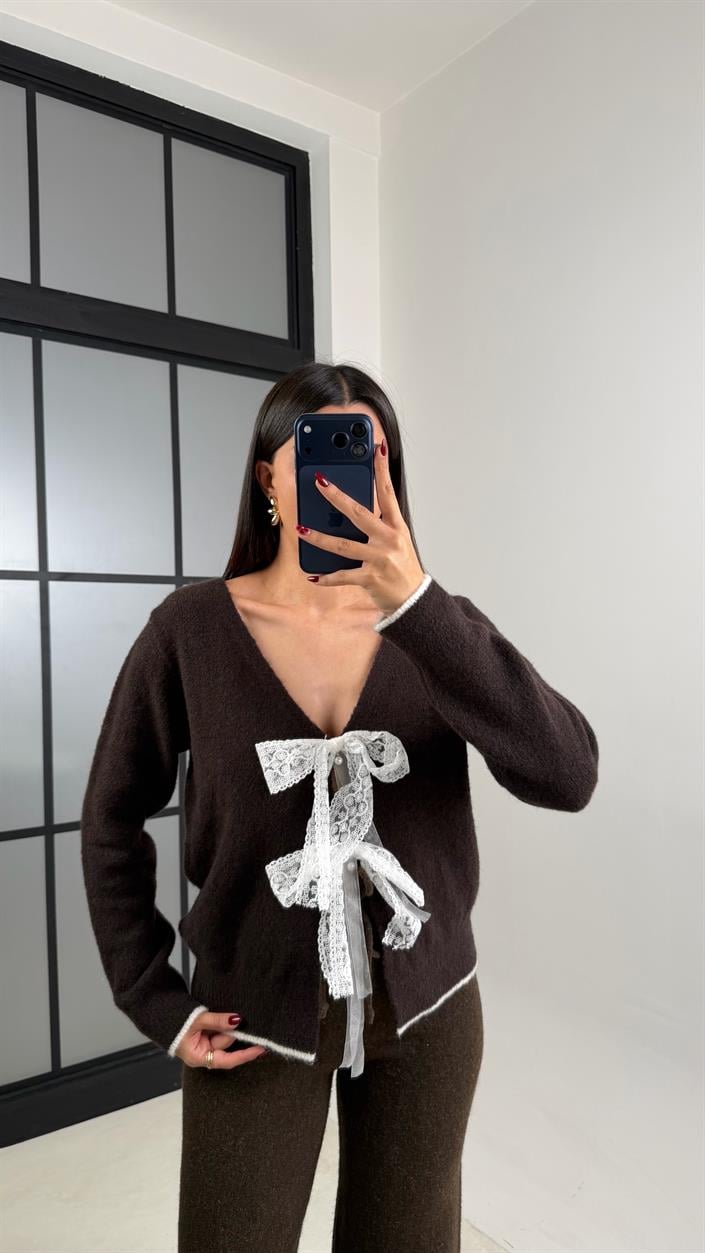 Acı Kahve Fiyonk Detaylı Triko Hırka GAUS-00633