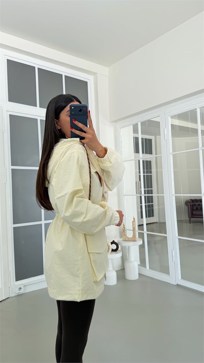 Krem Beli Ayarlanabilir Astarlı Muadil Yağmurluk GAUS-01885