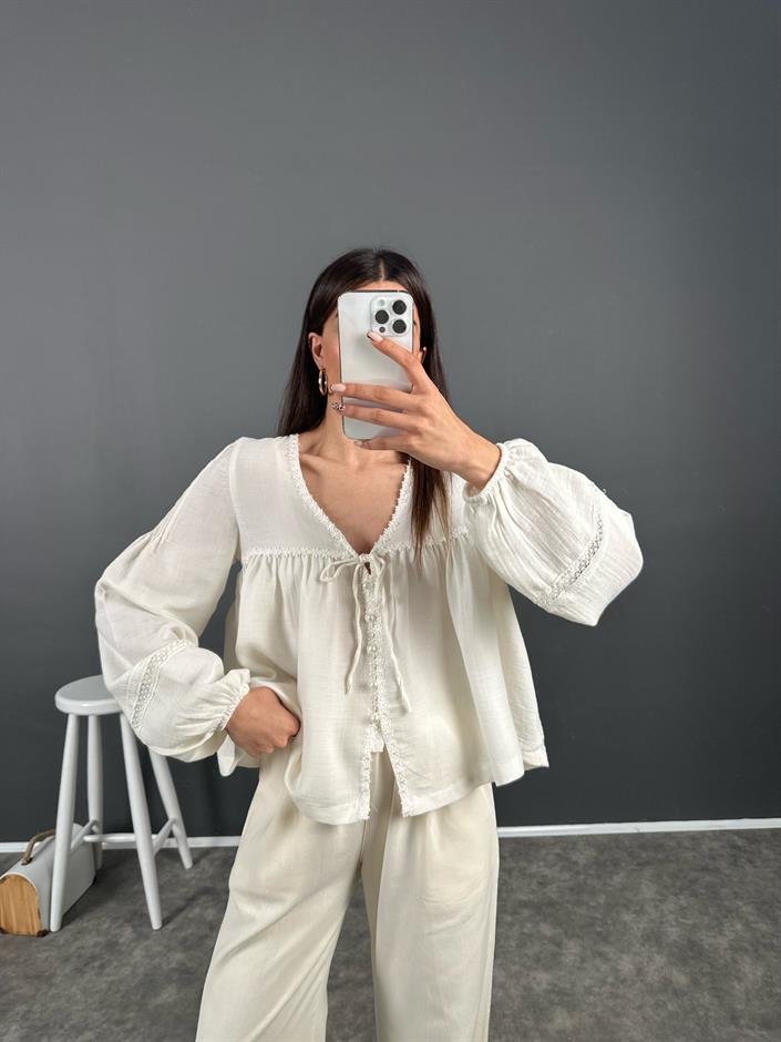 Beyaz Müslin İnci Detaylı Bluz