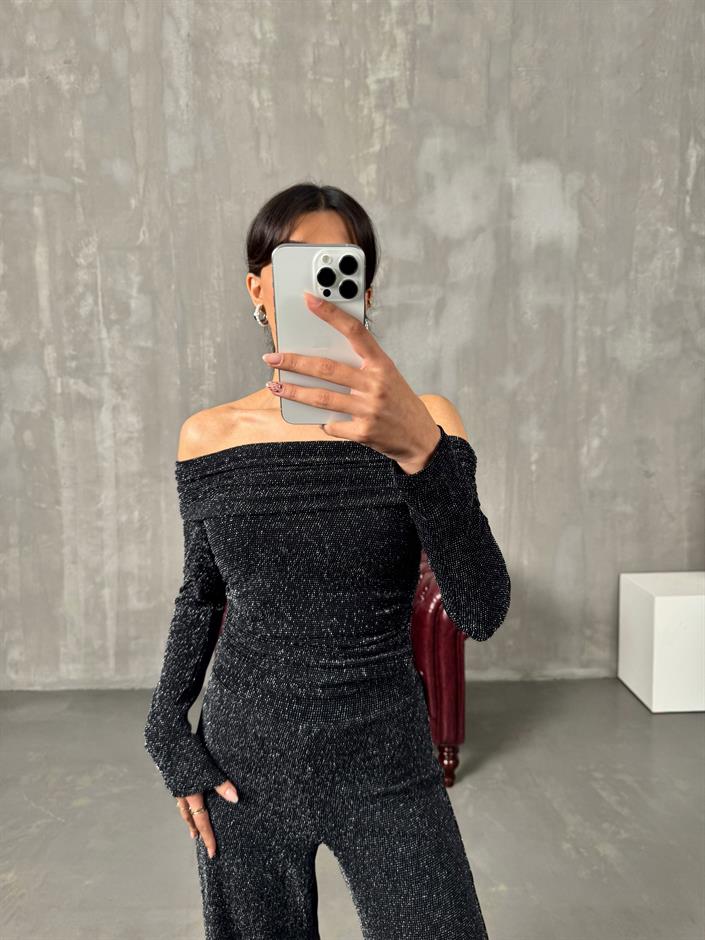 لارا بلوزة سوداء بترتر وياقة مادونا