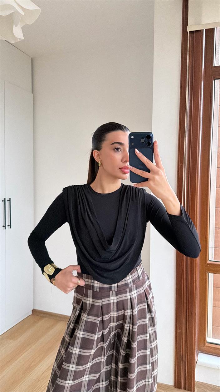 Siyah Vatkalı Drapeli Bluz GAUS-00841