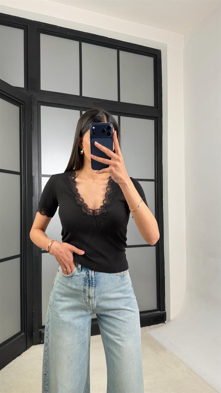Siyah Dantel Detaylı Triko Bluz GAUS-01409