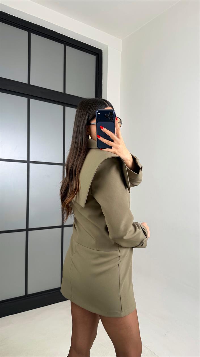 Haki Astarlı Düğme Detaylı Kare Yaka Ceket Etek Premium Kumaş Takım GAUS-00975