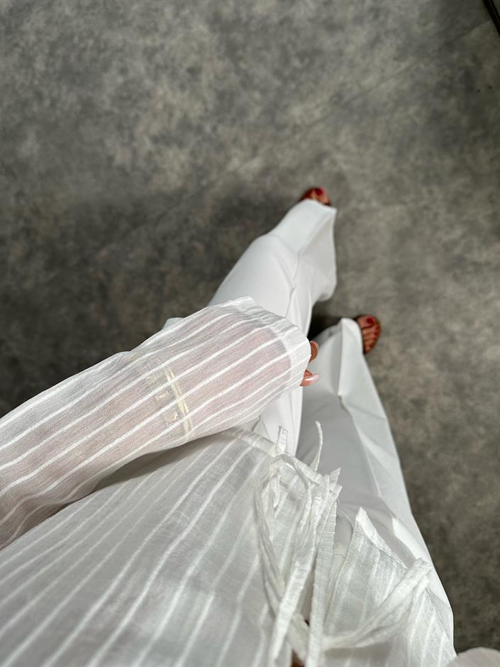 RY Beyaz Transparan Önden Bağlamalı Bluz