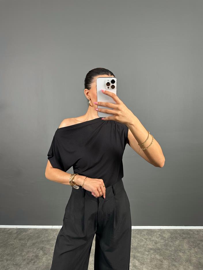 Esa Siyah Kayık Yaka Büzgülü Fitilli Bluz