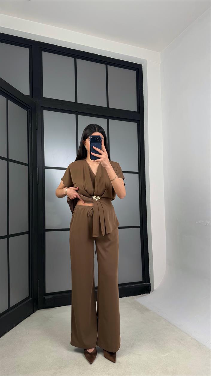 Kahve Gold Toka Detaylı Vatkalı Bluz Beli Lastikli Pantolon İkili Takım GAUS-01344
