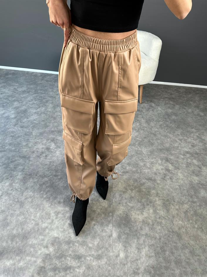 Sütlü Kahve Kargo Cepli Deri Pantolon