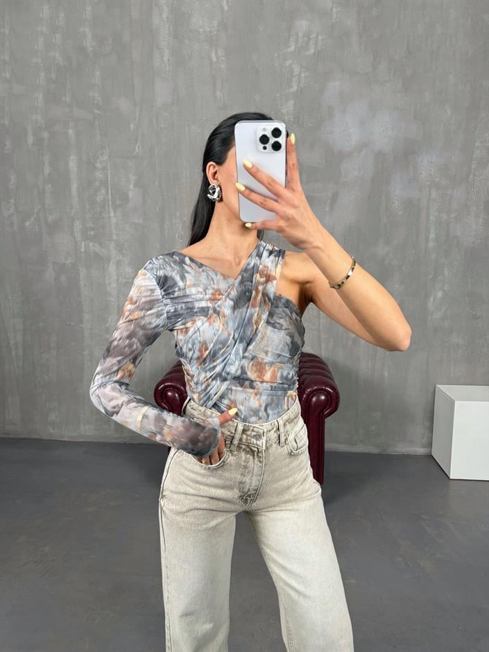 Gri Çok Renkli Tül Kayık Yaka Bluz Gaus00106