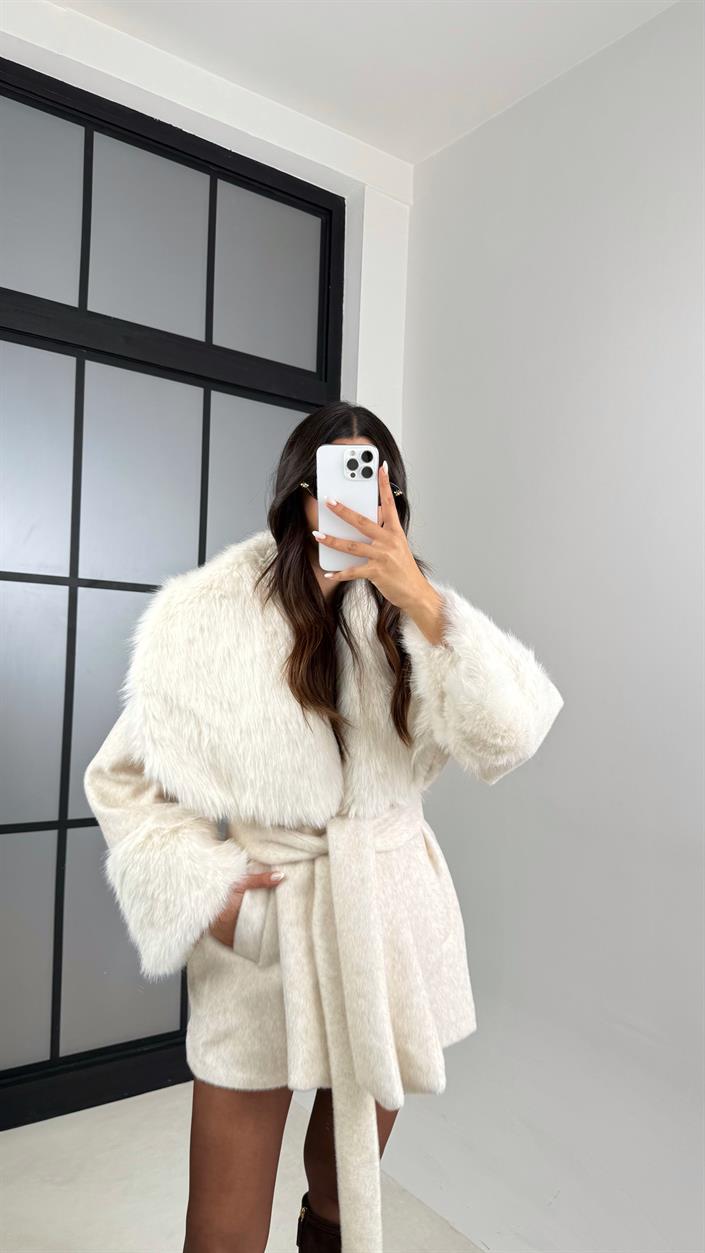 Ekru Kürk Detaylı Astarlı Kaşe Kaban GAUS-00559