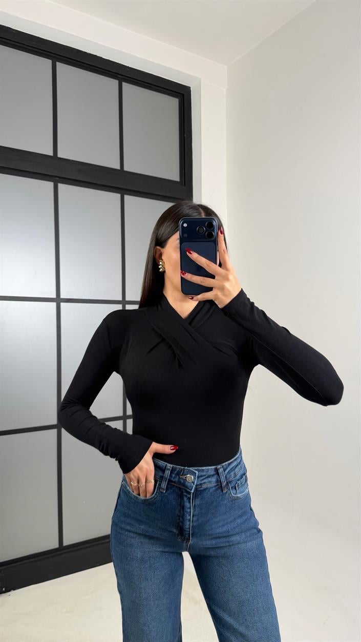 Siyah Yaka Detaylı ZR Model Likralı Bluz GAUS-00752