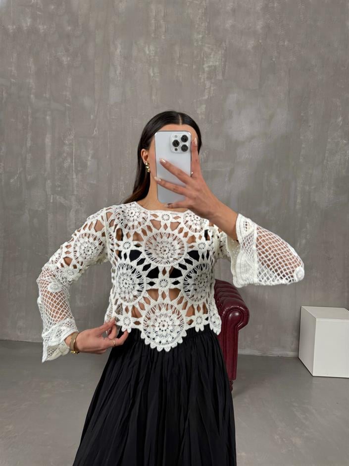 Jina Beyaz İşlemeli Triko