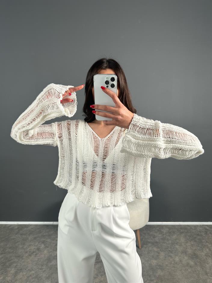 Beyaz V Yaka Ajurlu Triko