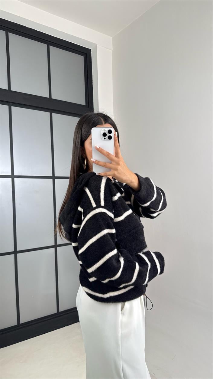 Siyah Çizgili Kapüşonlu Düğme Detaylı Hırka GAUS-00468