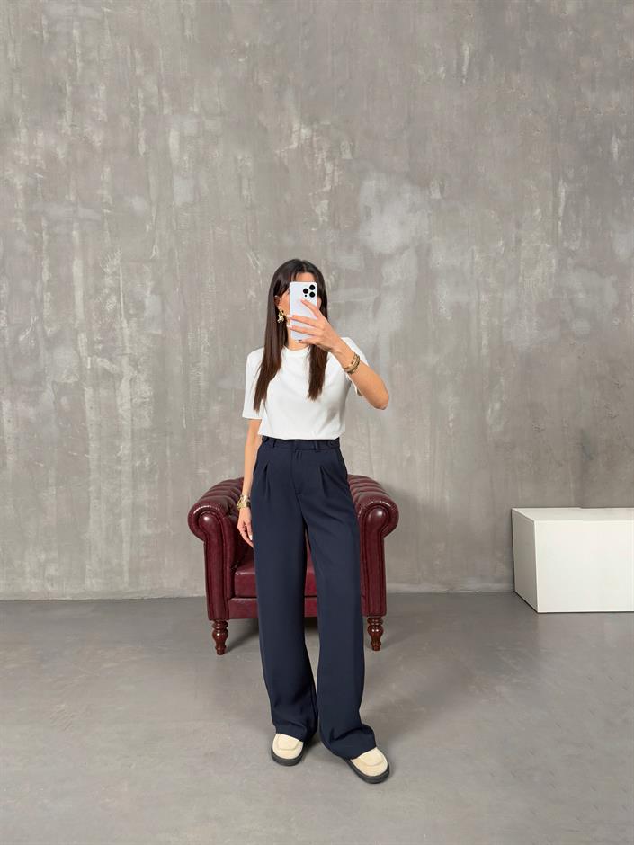 Layra Lacivert Yandan Düğme Detaylı Kumaş Pantolon