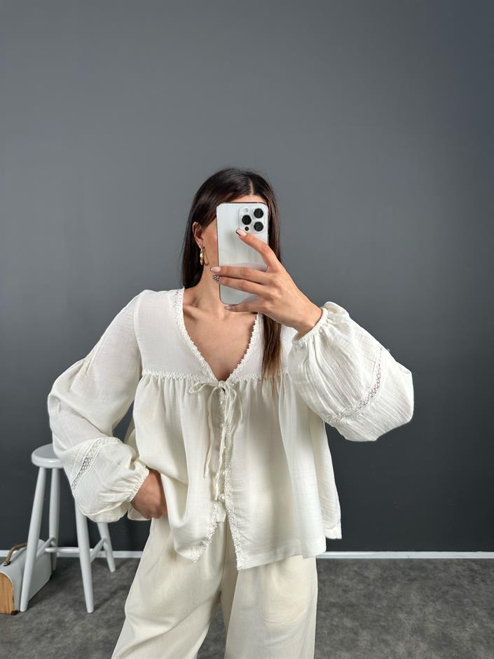 Beyaz Müslin İnci Detaylı Bluz