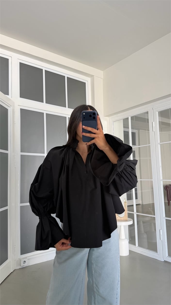 Siyah Kolu Volanlı Poplin Kumaş Bluz GAUS-01921