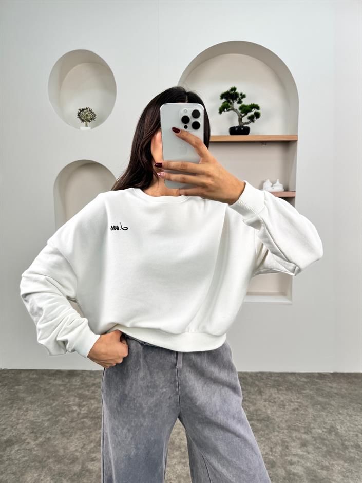 Loves Beyaz Yazılı Sweatshirt