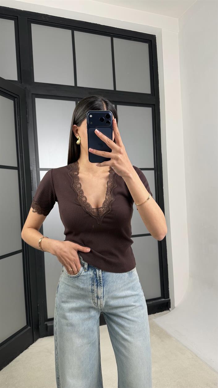 Acı Kahve Dantel Detaylı Triko Bluz GAUS-01409